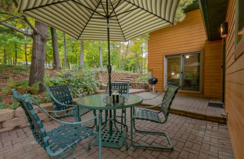 Balsam Lake Cabin | FREE Pontoon Mon–Thurs – September Only!