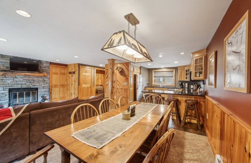 North Creek House | Freebern 18B - Renovated one-of-a-kind with Adirondack style 3 Bedroom Townhouse by The Summit at Gore Mountain