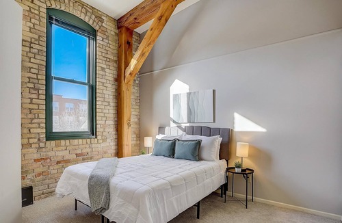 Warehouse District Apartment | Frontdesk | 2 BR Studio Apt near U.S. Bank Stadium