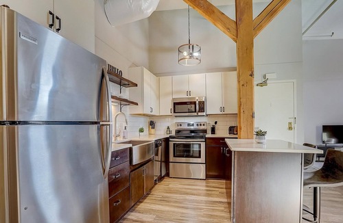 Warehouse District Apartment | Frontdesk | 2 BR Studio Apt near U.S. Bank Stadium