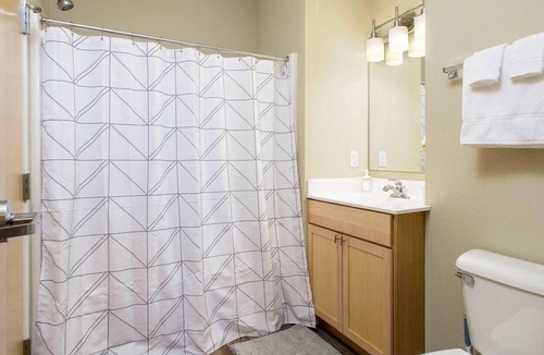 Downtown Minneapolis Apartment | Frontdesk | Comfortable + Open 1BR near Downtown