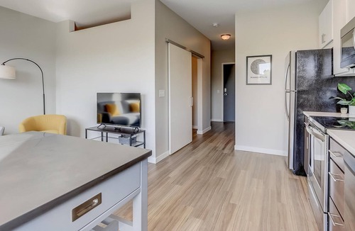 Powderhorn Apartment | Frontdesk | Studio Apt near Hiawatha Golf Course