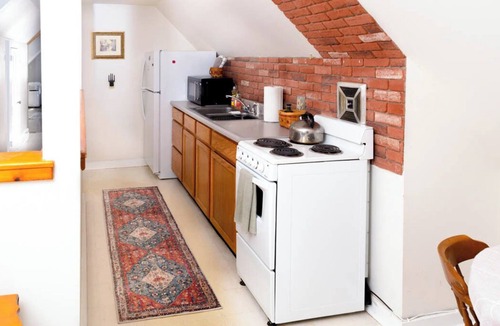 Brattleboro Apartment | Fully furnished 2 bdr apartment