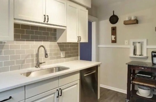 Fulton House | Fulton Retreat - Downtown Minneapolis - 50th and France!