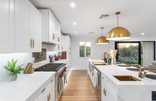 Village Grove House | Fun Poolside Paradise & BBQ Bliss
