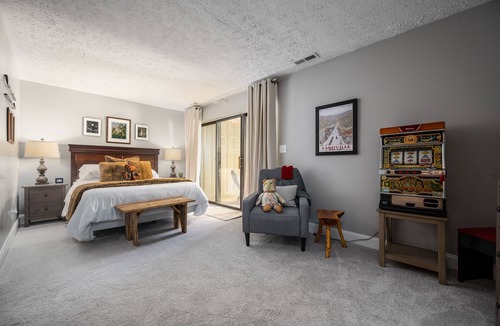 Avoca Condo | Gated Community Condo among the trees at Lake Monroe, Bloomington, IN