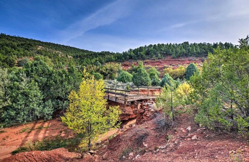 Canoncito Apartment | Geometric Glorieta Studio on 11 Picturesque Acres!
