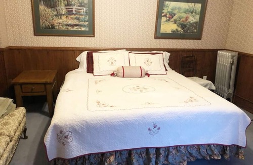 Rush City Hotel | GH6 · #6 The Grant House-The Shaw Suite