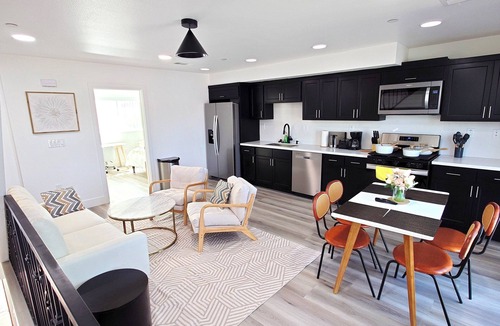 Van Nuys House | Gilmore One