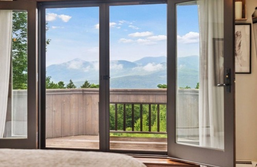 Moscow House | Gin Brook Estate - Spectacular mountain views!
