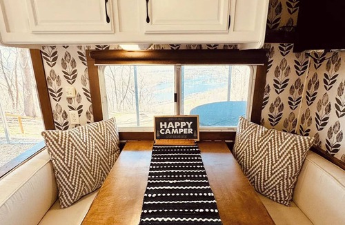 De Soto House | Glamping on the Ridge / HOT TUB / Sleeps 4