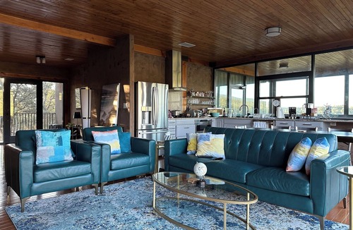 Zuzax House | Glass House with Hot Tub and Sauna