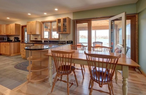 Hinsdale House | Glorious Lakefront Retreat by Evergreen Home