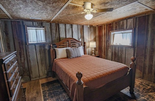 Tracy City Hostel | Goat Pen Hostel - Gizzard North