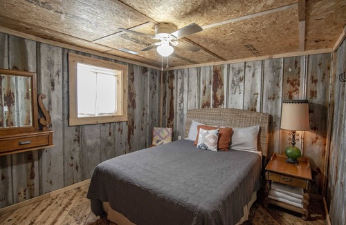 Tracy City Hostel | Goat Pen Hostel - the COVE