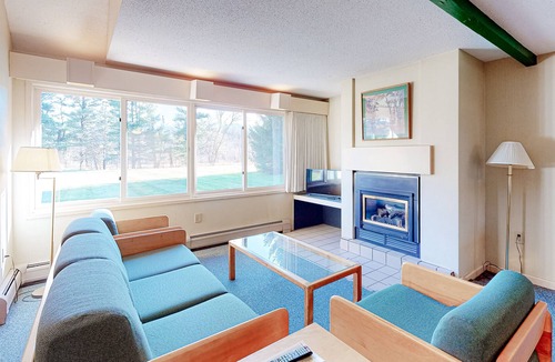 Stowe Area Condo | Golf Course Front Condo with Fast WiFi, Shared Pools & Hot Tub, & Full Kitchen