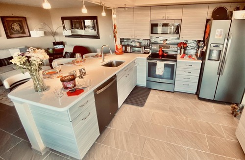 Ladera West House | Golf Course, Mnt Views, Balloons, King & Queen Beds, Veranda, Yard, 3 BD, WI-FI