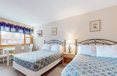 Woodstock Apartment | Golf Course View Studio w/ Fast WiFi plus Shared Pools, Hot Tub, & Game Room