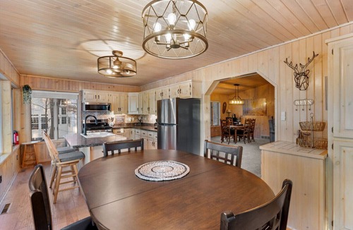 Danbury House | Golf UTV 4 Kings in Voyager Village on airstrip