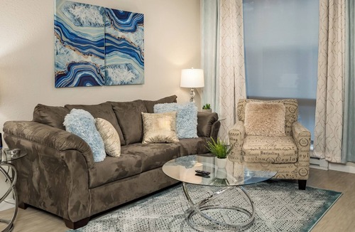 Kingfield Apartment | Gorgeous 1-Bed Apartment-Walk to Uptown! Lightning Fast WiFi@In-Unit W/D@Keurig