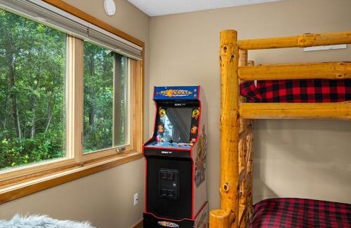 Lutsen House | Gorgeous Executive Lutsen Townhome - Ski-in Ski-out, Pool, Hot Tub, Hiking, Biking, campfires and more!