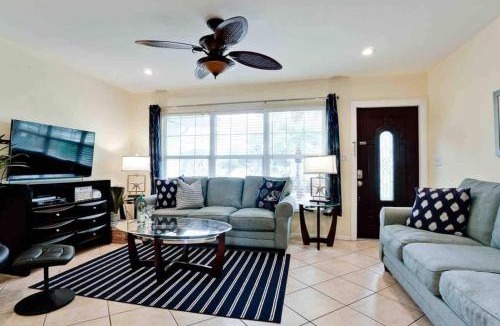 Venice House | Gorgeous private Pool-Walk to Stunning Beach! os