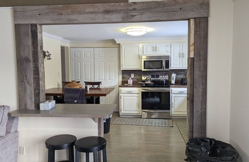 East Haven  Rutland County House | Gorgeous ski chalet just 14 mi to Killington pet friendly hot tub