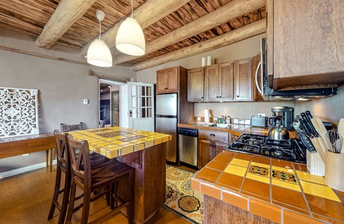 Taos House | Gorgeous Suite - Full Kitchen, Jetted Tub, Fireplaces - Walk to Dining, Dogs OK