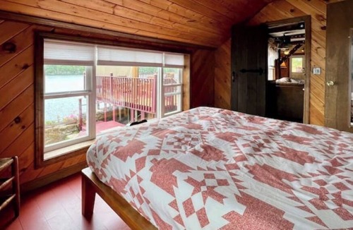 Lempster Cabin | Gorgeous Waterfront Cottage with Views to Die For!