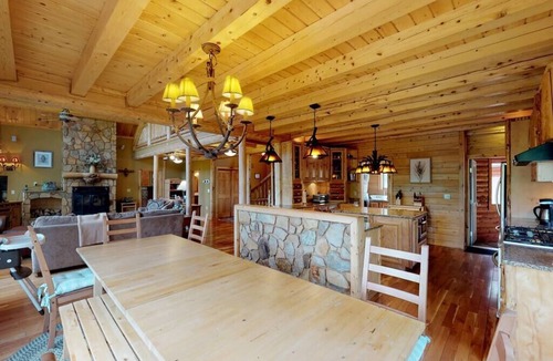 Wilmington House | Grand Meadows Lodge, Ultimate Log Luxury, Stunning Views, Hot Tub & Sauna, EV Charger, 3D Tour