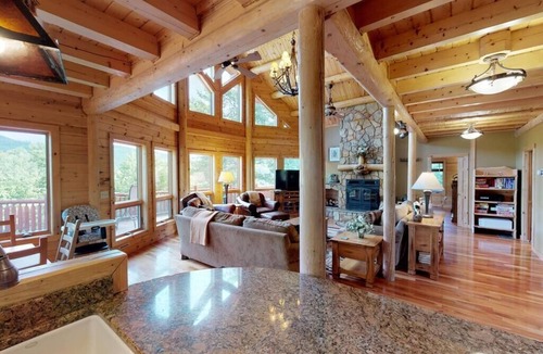 Wilmington House | Grand Meadows Lodge, Ultimate Log Luxury, Stunning Views, Hot Tub & Sauna, EV Charger, 3D Tour