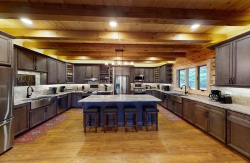 Wilmington House | Grand Peaks Lodge, Ultimate Log Luxury, Stunning Views, Hot Tub & Sauna, EV Charger, 3D Tour