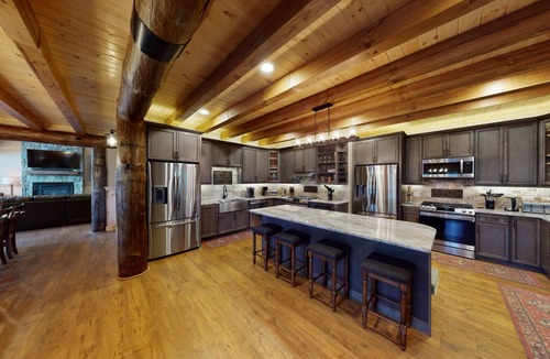 Wilmington House | Grand Peaks Lodge, Ultimate Log Luxury, Stunning Views, Hot Tub & Sauna, EV Charger, 3D Tour
