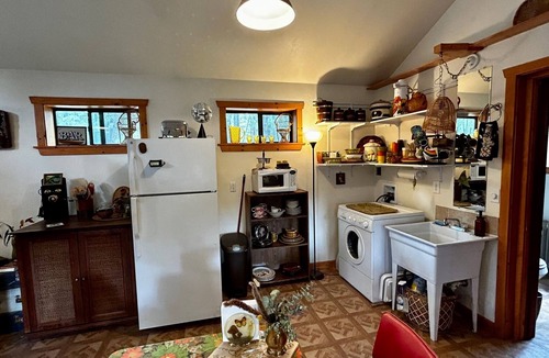 Jemez Springs Cabin | Grandmas Groovy Getaway