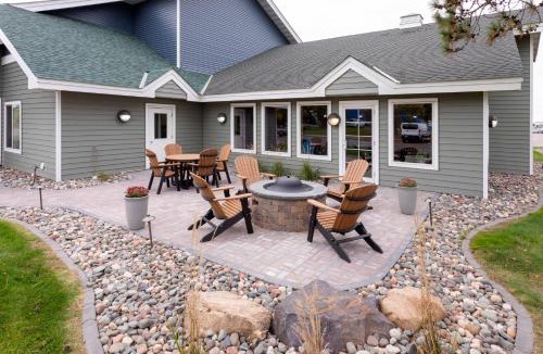 Cambridge Hotel | GrandStay Hotel & Suites