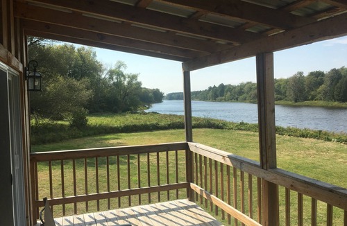 Chase Mills Cottage | Grasse River Waterfront Cottage minutes to Waddington