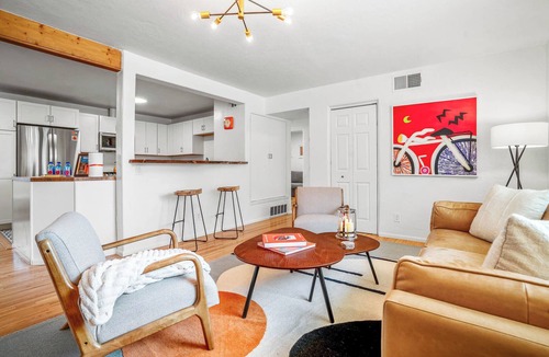 Santa Fe House | Great Living Space Outside and Inside | Private Bedrooms | Close to Downtown