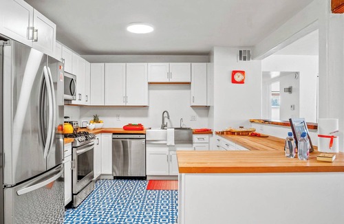 Santa Fe House | Great Living Space Outside and Inside | Private Bedrooms | Close to Downtown