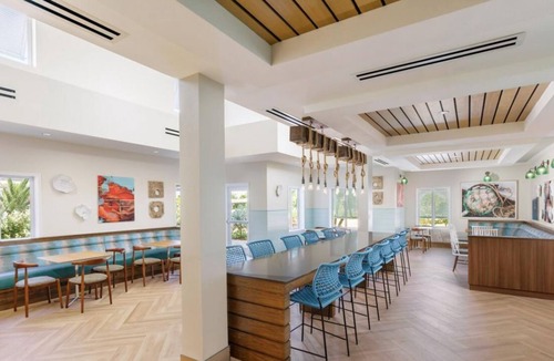Marathon House | Great Location! 3 Comfortable Units, Free Breakfast, On-Site Bar and Restaurant
