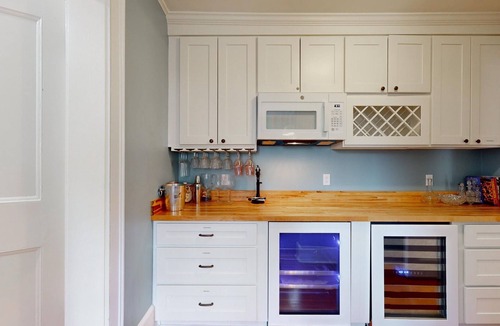 Hillcrest House | Great Location| Walk to Main Street| Large Groups