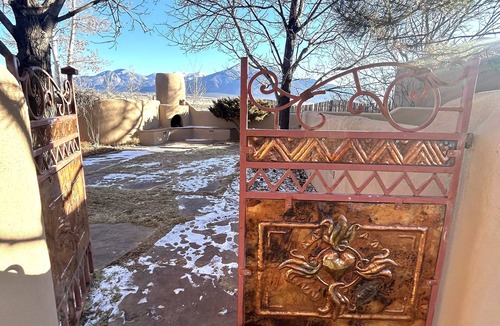 El Prado Apartment | Great mountain views in cozy casita in north Taos. Note: 30 day rental minimum
