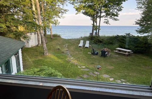 Manistee House | GREAT no bluff, easily accessible beach!