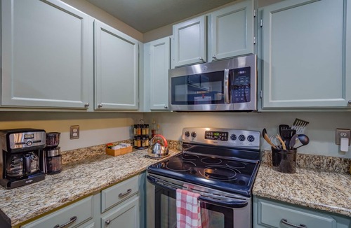 Oso Grande House | Great outdoor space- Free Loaner Bikes-Top Hiking Trails & Local Eateries
