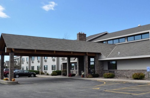 Thorp House | Great Relaxing Overnight Stay! 3 Pet-friendly Units, Free Parking, Pets Allowed