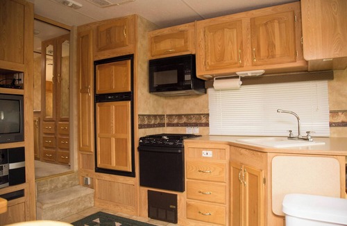 Buffalo City House | Great RIver Road 5th Wheel RV with campsite and full hookup on Mississippi backwaters