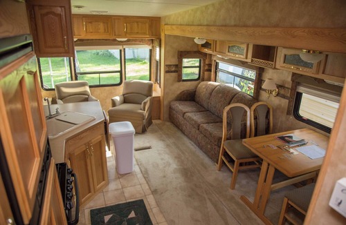 Buffalo City House | Great RIver Road 5th Wheel RV with campsite and full hookup on Mississippi backwaters