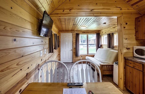 Buffalo City Cabin | Great River Road Cabin on the Mississippi Backwaters Turtle Cabin