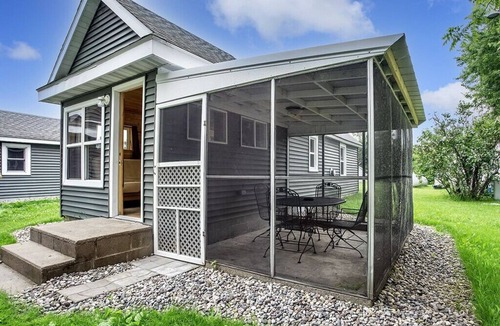 Buffalo City Cabin | Great River Road Cabin on the Mississippi Backwaters Turtle Cabin