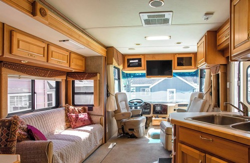 Buffalo City House | Great RIver Road Class A RV with campsite and full hookup on Mississippi backwaters