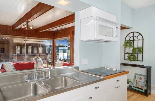 Fountain City House | Great River Road - Victorian Historic Home (1898)